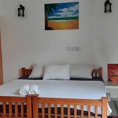 La-Vira Beach Villa هيكادوفا الغرفة الصورة